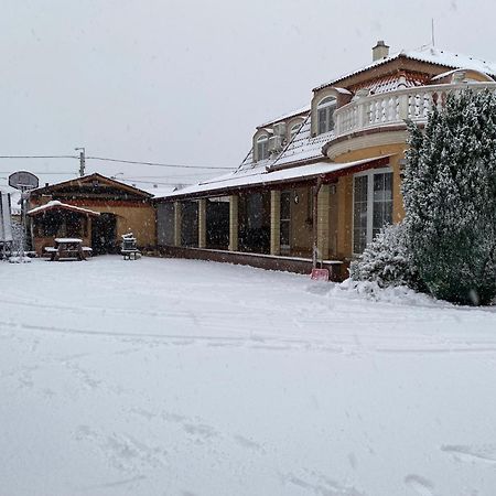Ambrozia Guesthouse Нагиканиша Екстериор снимка
