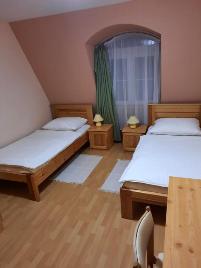 Ambrozia Guesthouse Нагиканиша Екстериор снимка