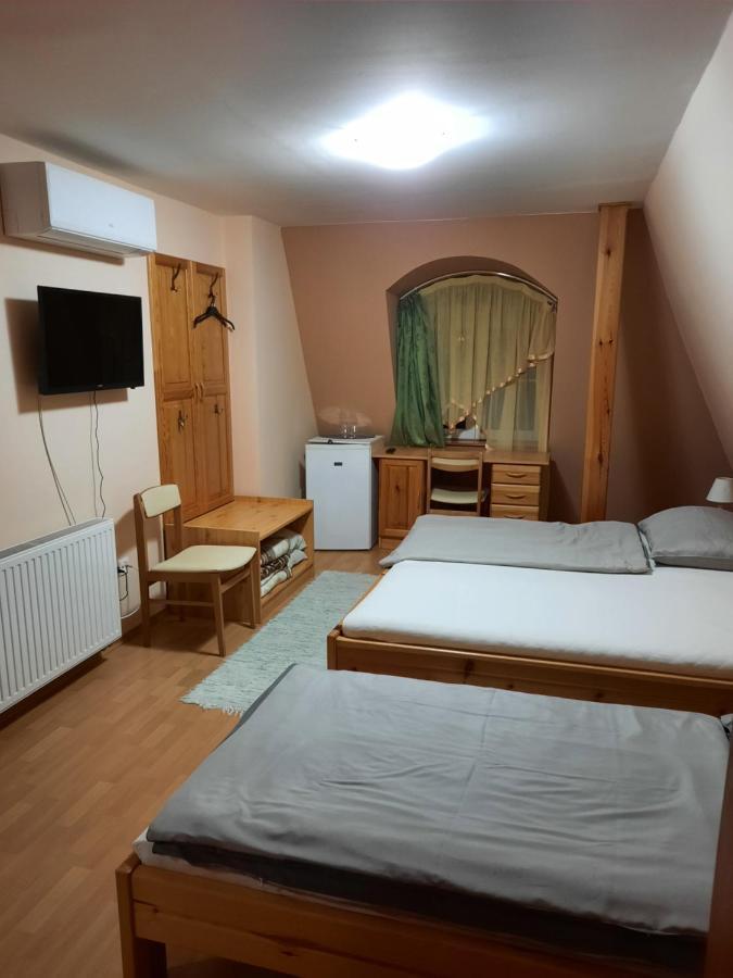 Ambrozia Guesthouse Нагиканиша Екстериор снимка