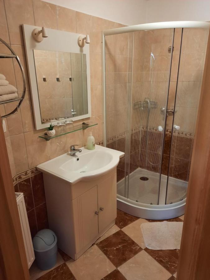 Ambrozia Guesthouse Нагиканиша Екстериор снимка