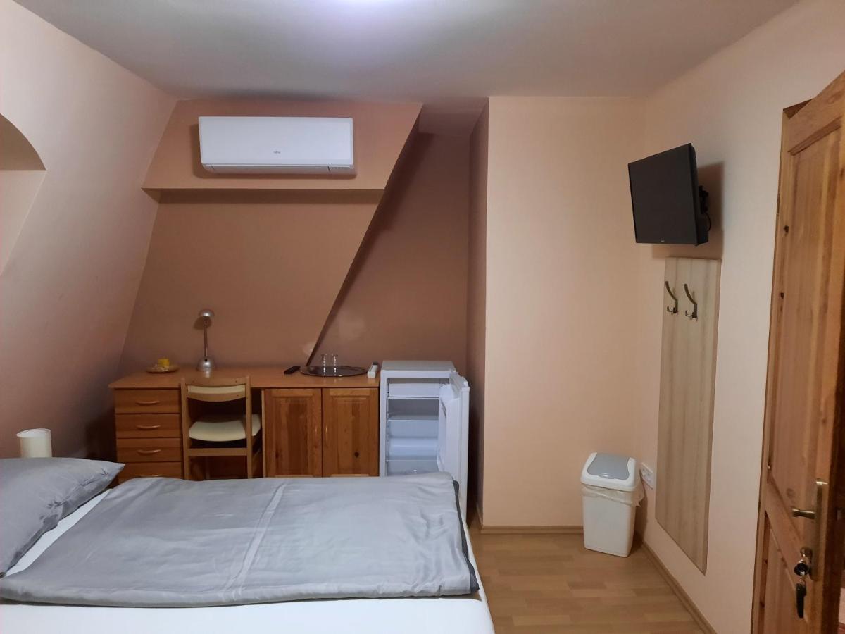 Ambrozia Guesthouse Нагиканиша Екстериор снимка