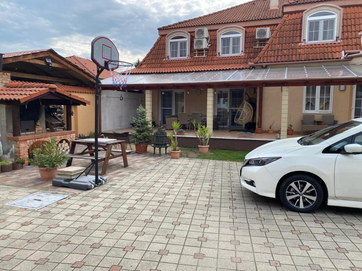 Ambrozia Guesthouse Нагиканиша Екстериор снимка