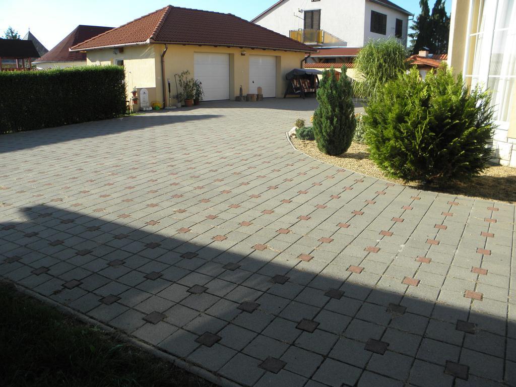 Ambrozia Guesthouse Нагиканиша Екстериор снимка