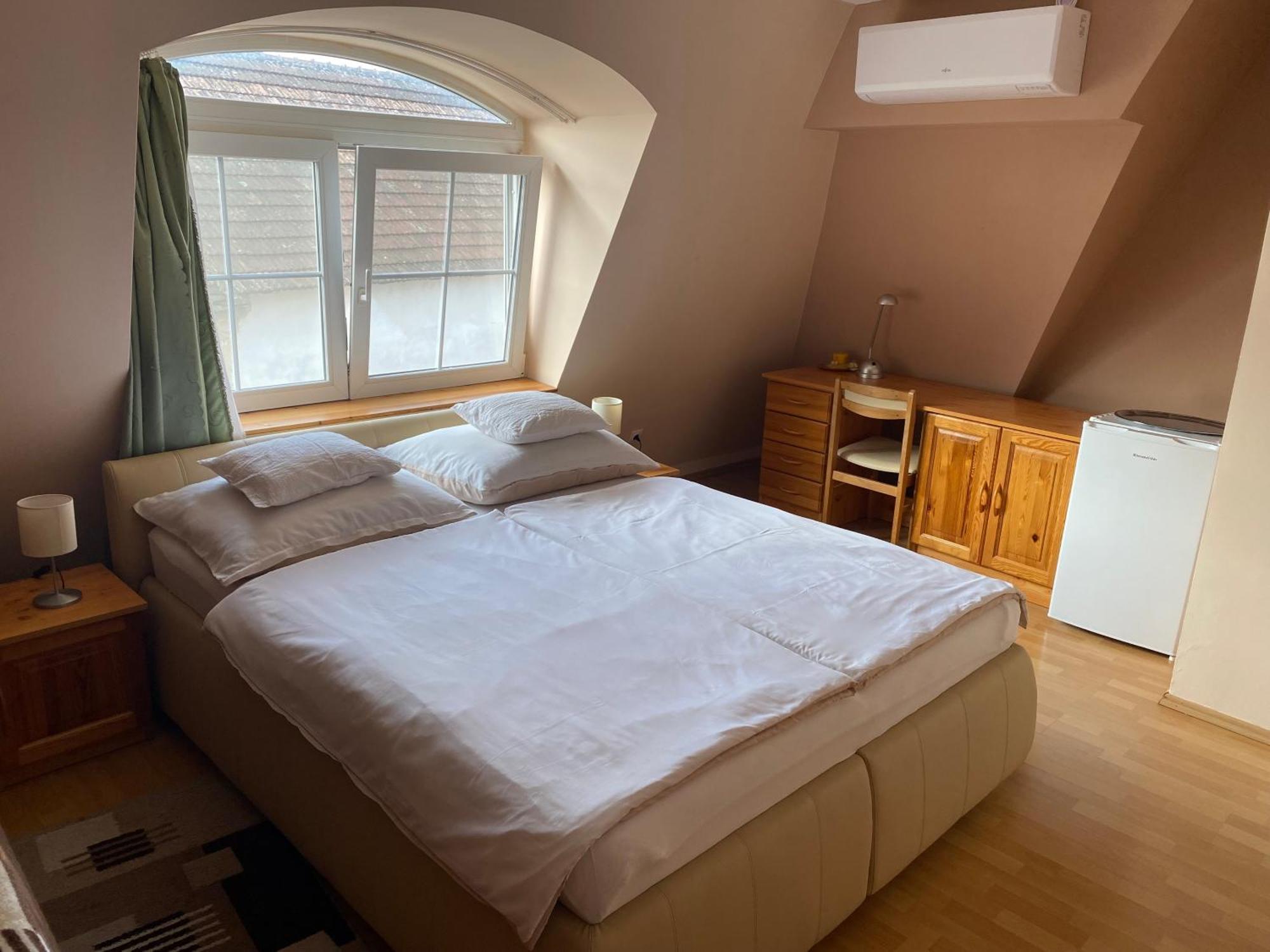 Ambrozia Guesthouse Нагиканиша Екстериор снимка