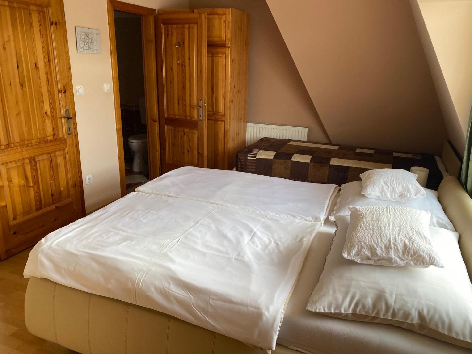 Ambrozia Guesthouse Нагиканиша Екстериор снимка