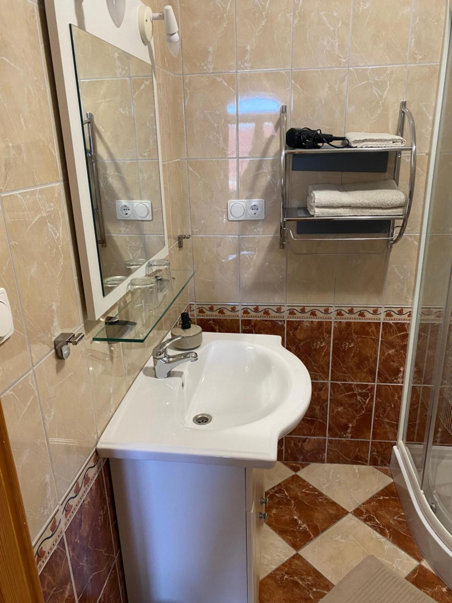 Ambrozia Guesthouse Нагиканиша Екстериор снимка