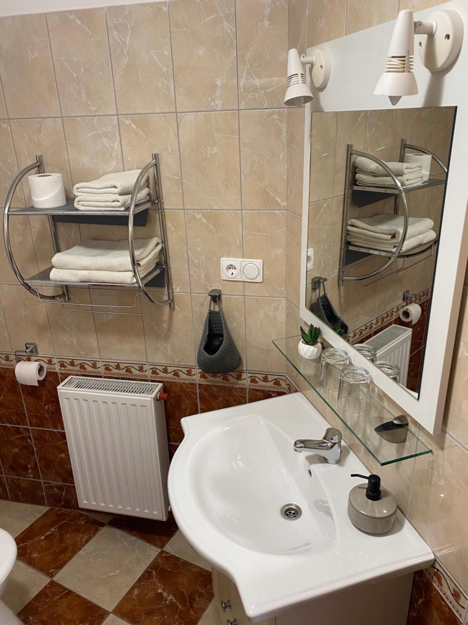 Ambrozia Guesthouse Нагиканиша Екстериор снимка
