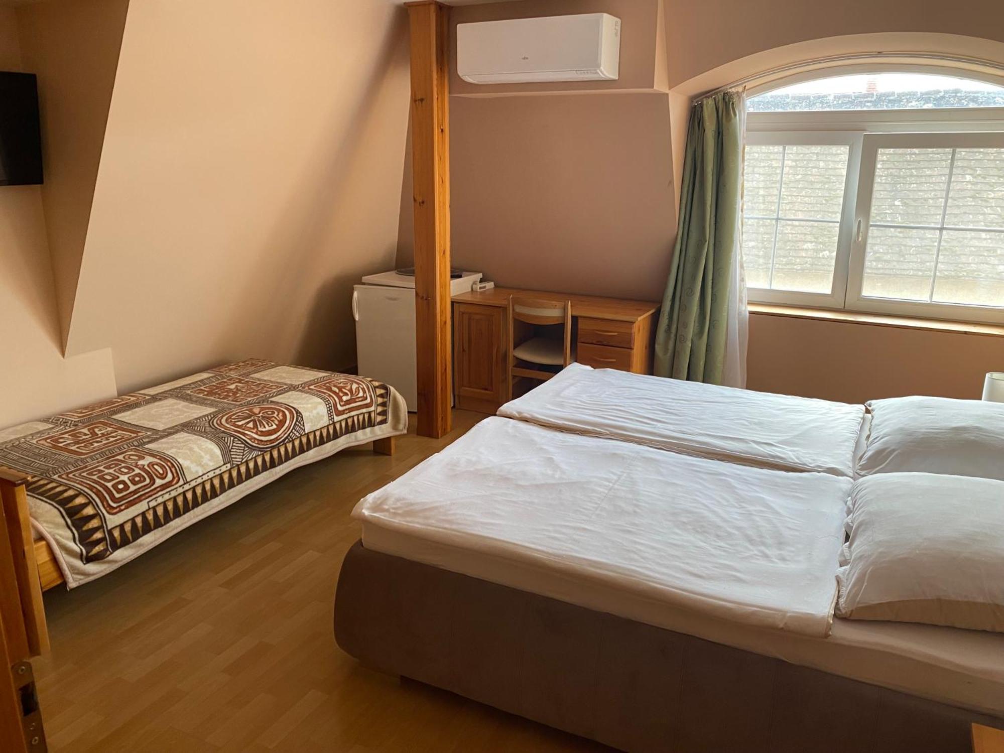 Ambrozia Guesthouse Нагиканиша Екстериор снимка