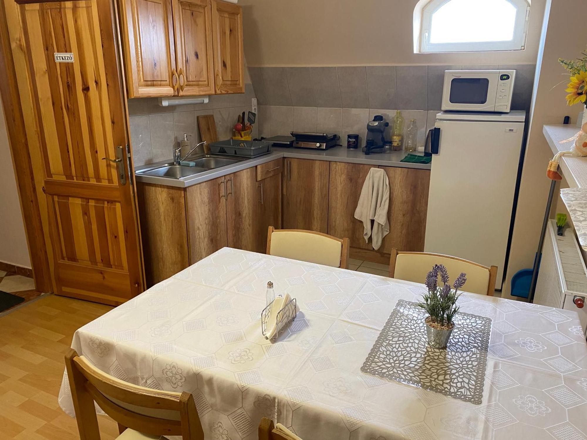 Ambrozia Guesthouse Нагиканиша Екстериор снимка