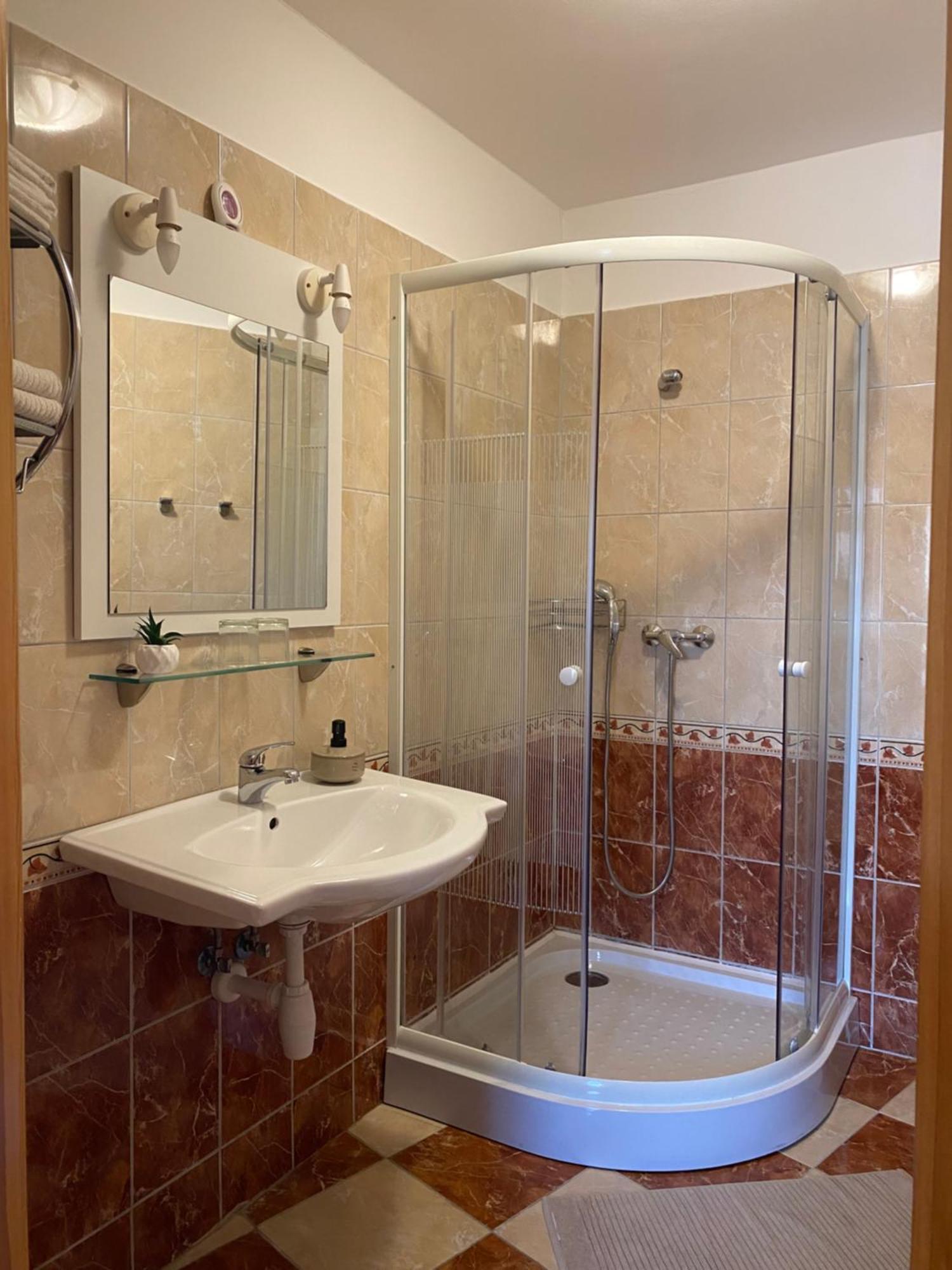 Ambrozia Guesthouse Нагиканиша Екстериор снимка