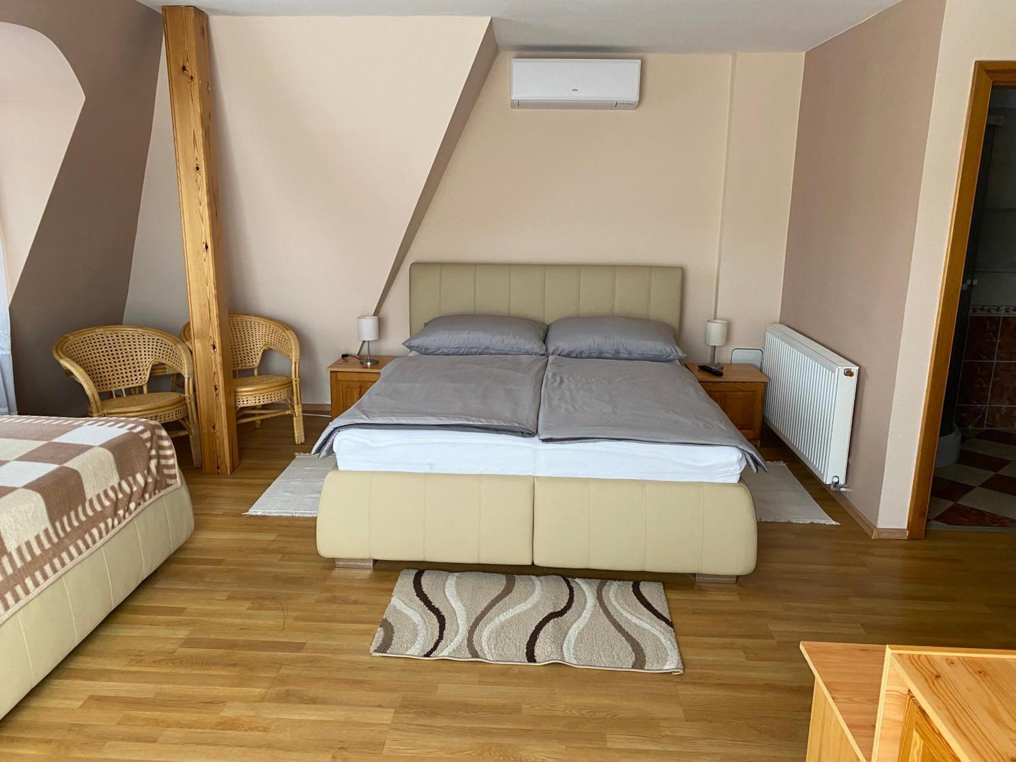 Ambrozia Guesthouse Нагиканиша Екстериор снимка