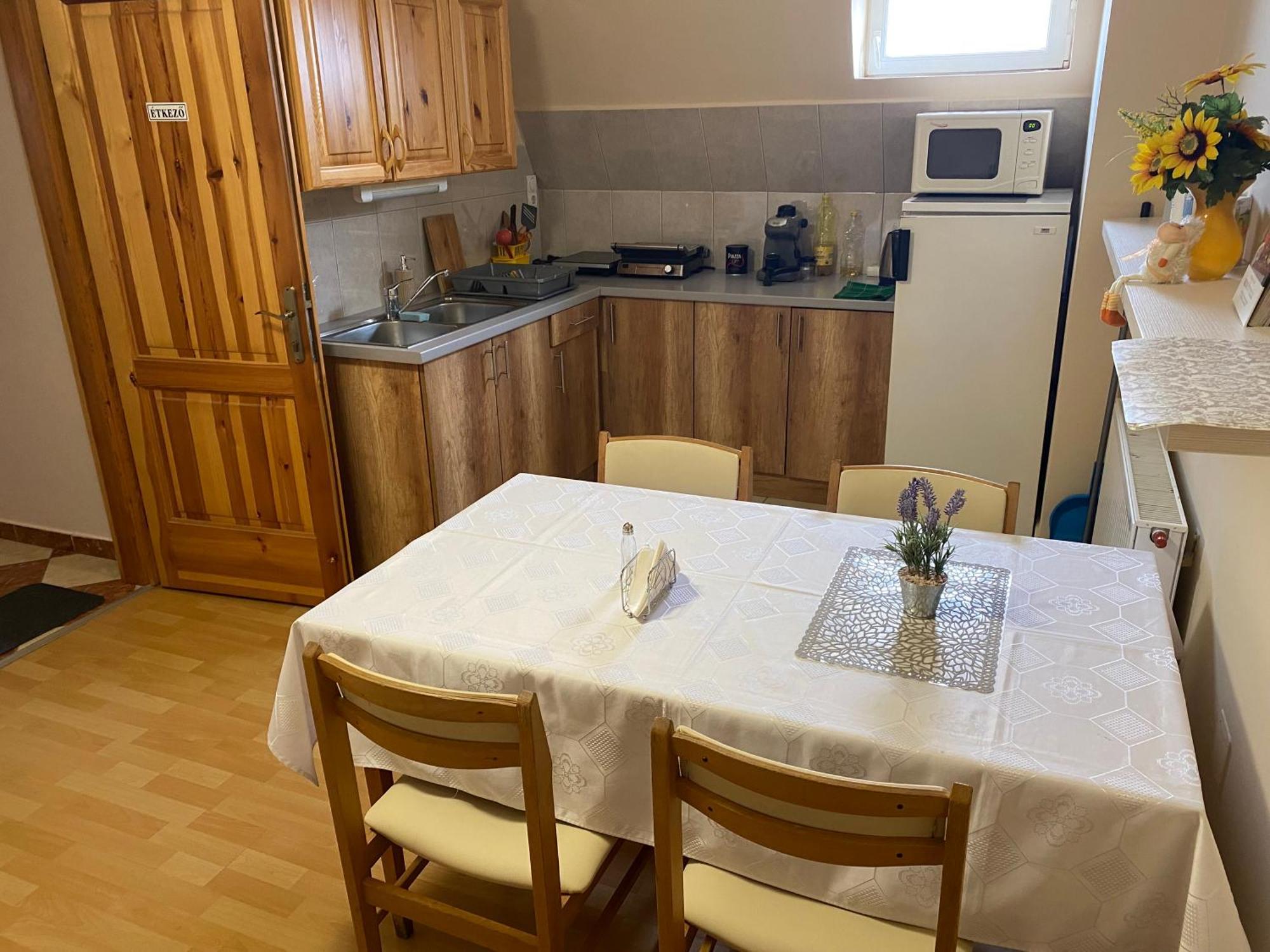 Ambrozia Guesthouse Нагиканиша Екстериор снимка