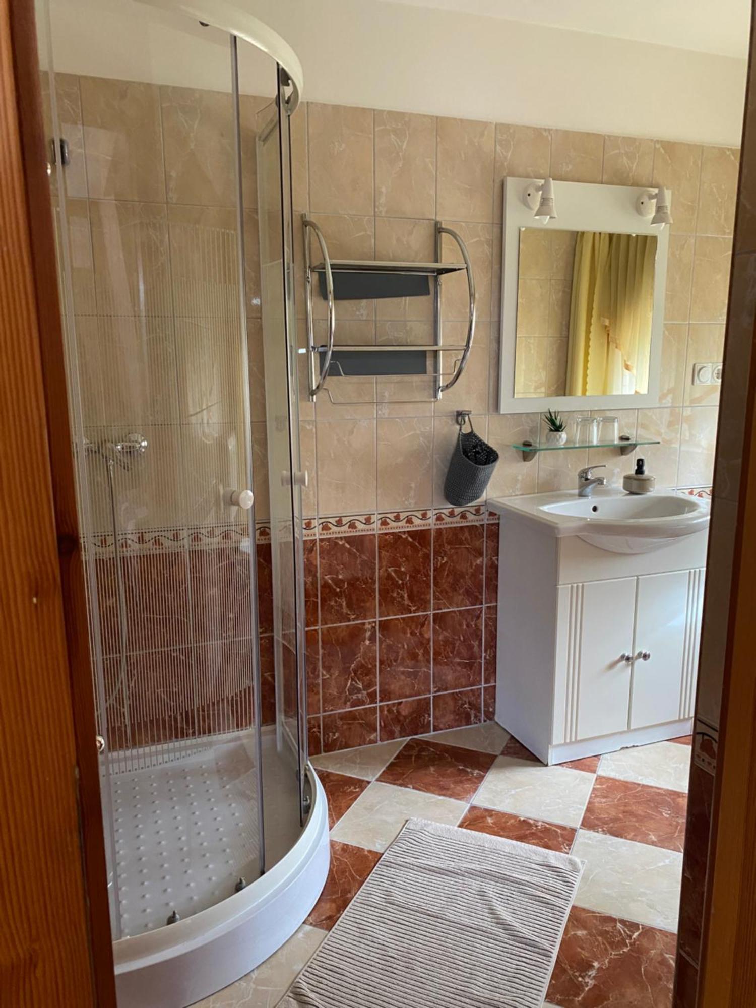Ambrozia Guesthouse Нагиканиша Екстериор снимка