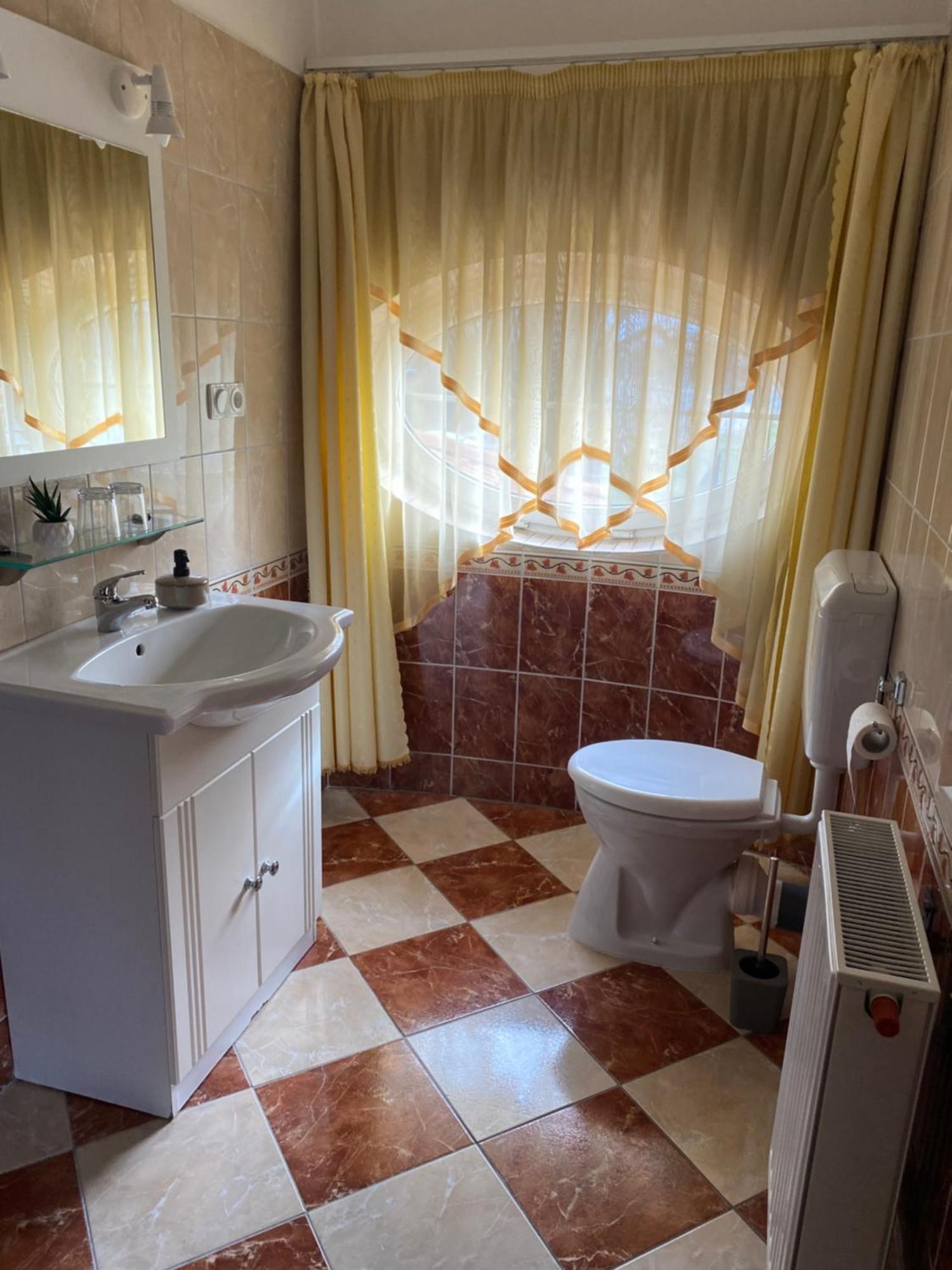 Ambrozia Guesthouse Нагиканиша Екстериор снимка