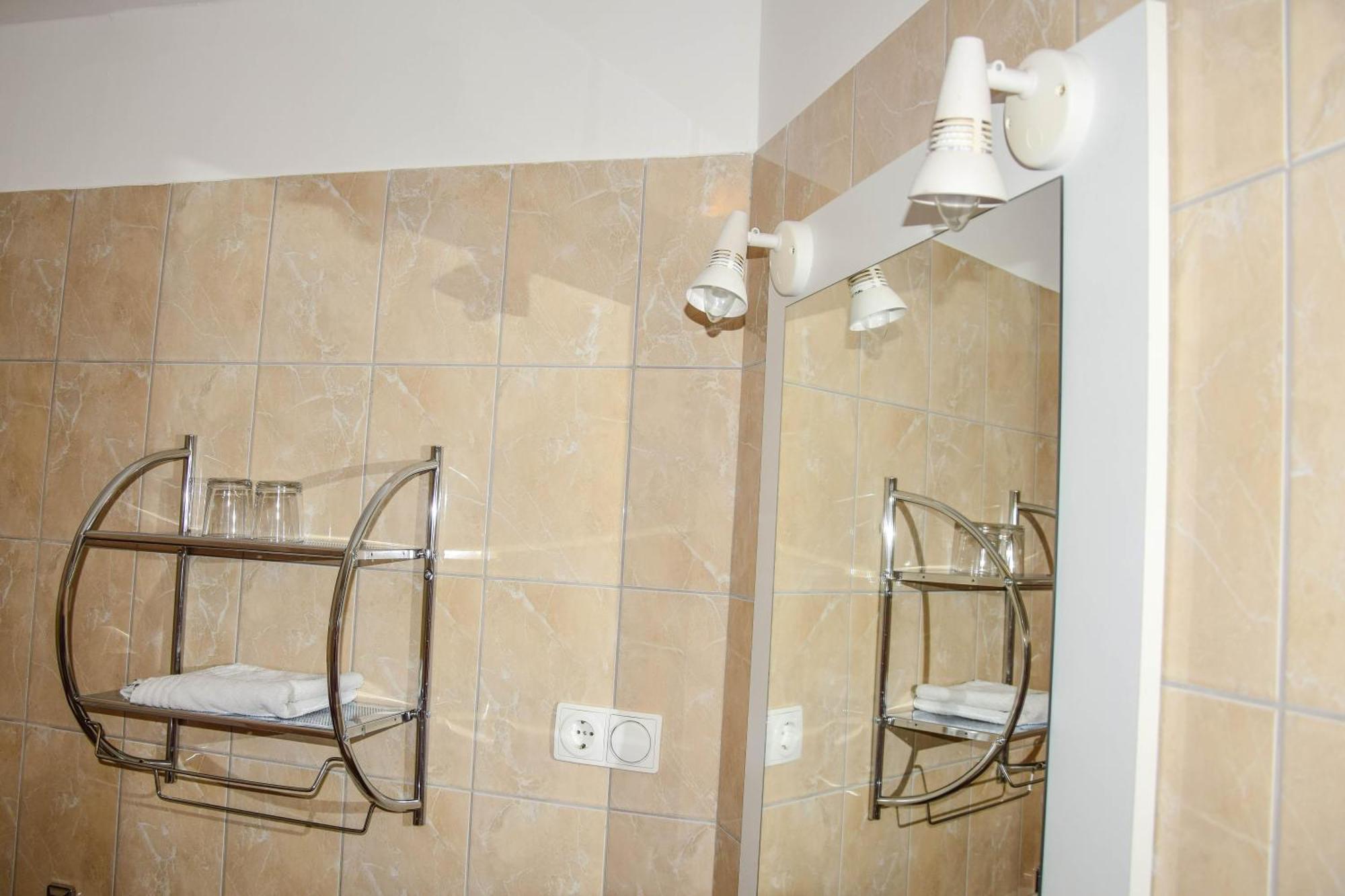 Ambrozia Guesthouse Нагиканиша Екстериор снимка