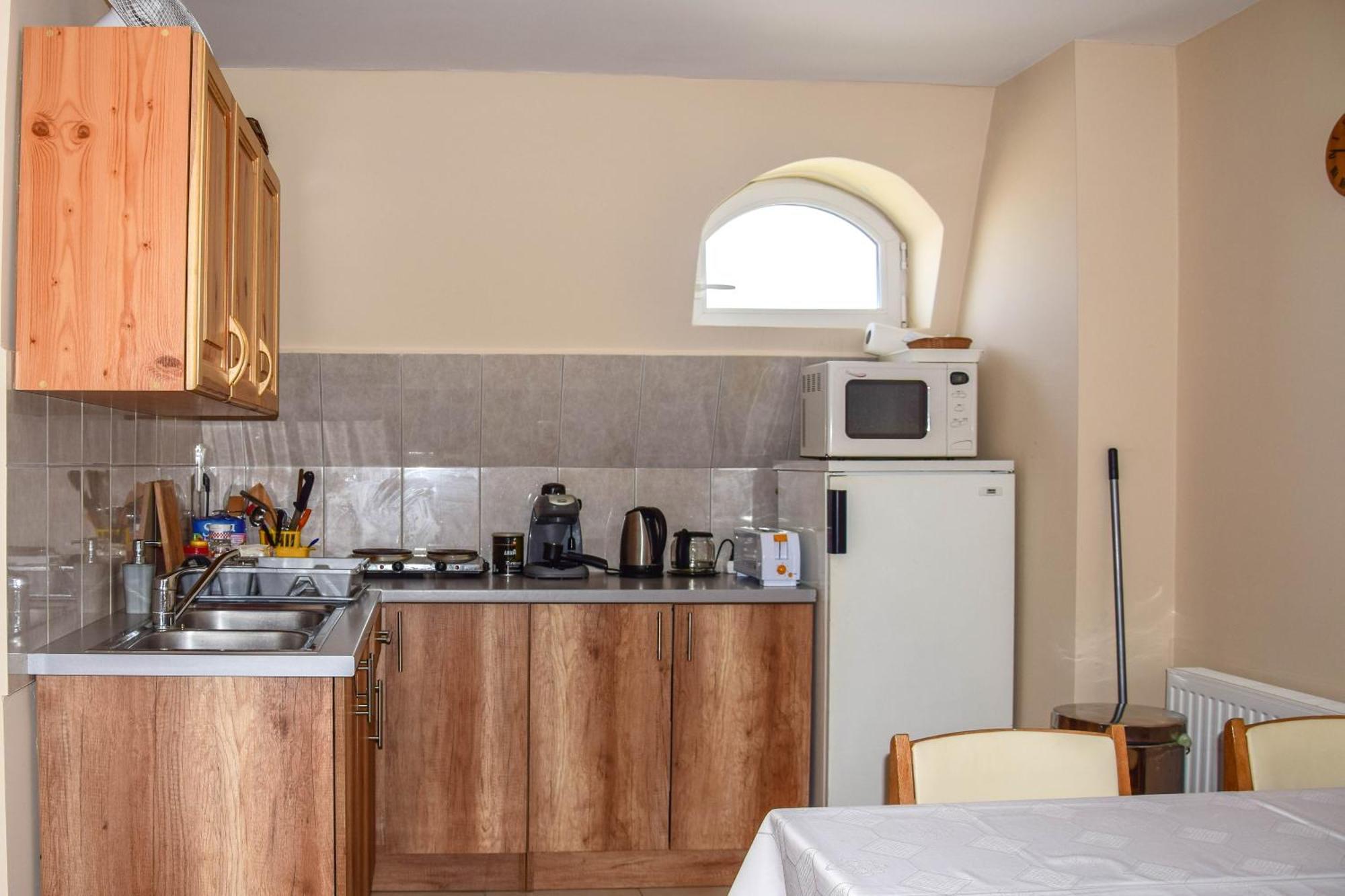Ambrozia Guesthouse Нагиканиша Екстериор снимка