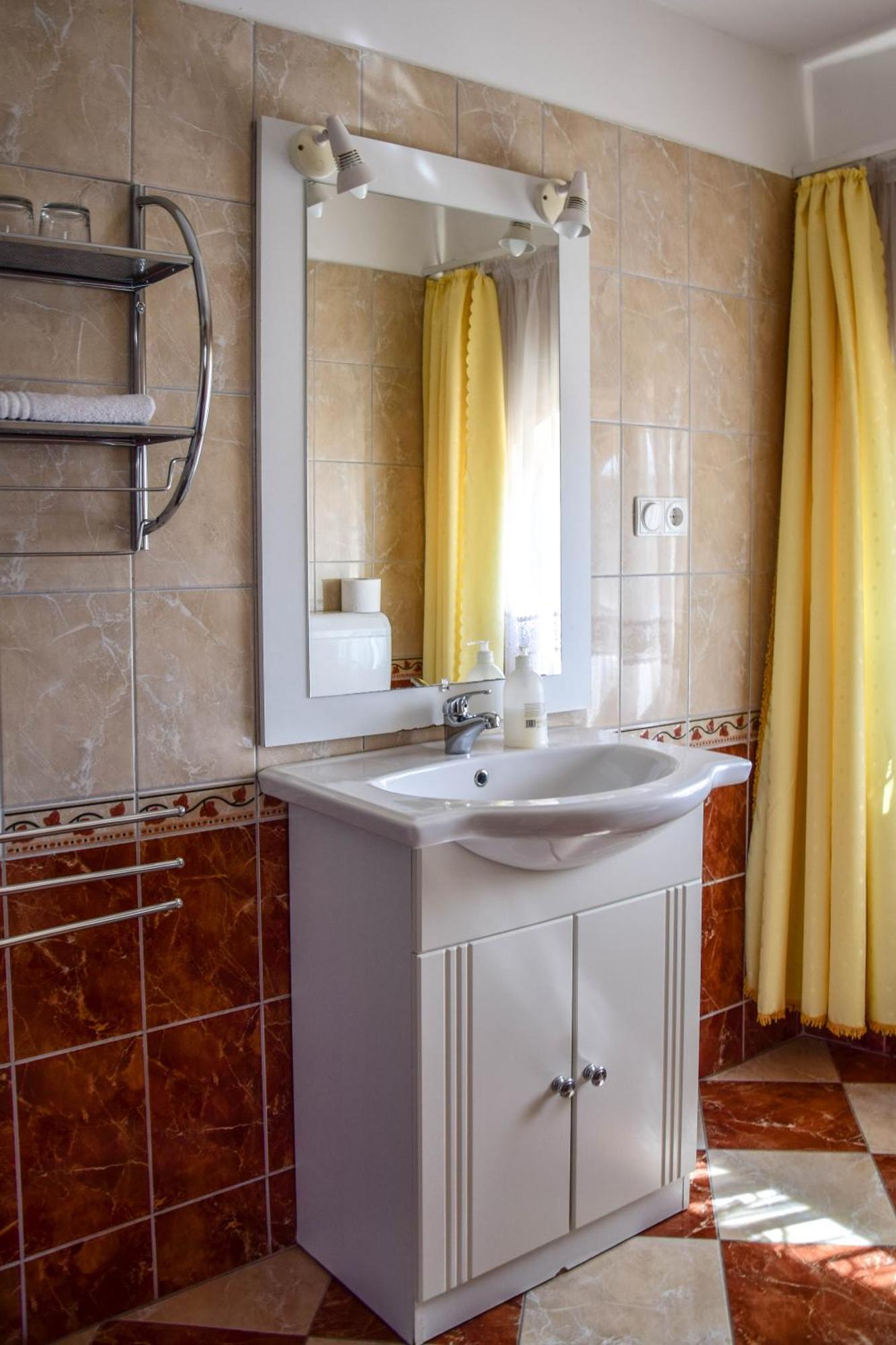 Ambrozia Guesthouse Нагиканиша Екстериор снимка