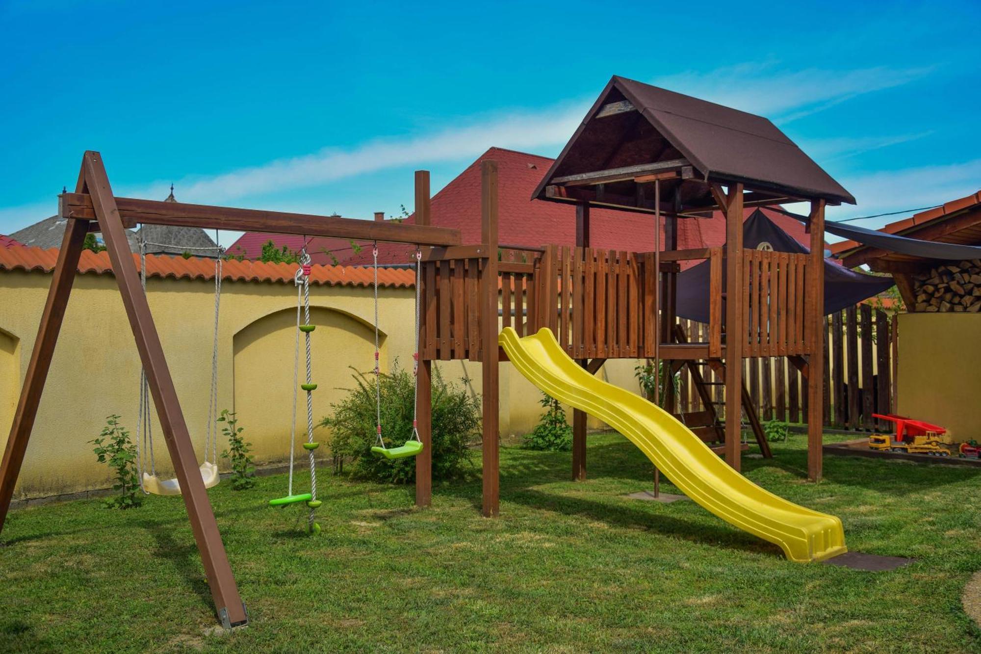 Ambrozia Guesthouse Нагиканиша Екстериор снимка