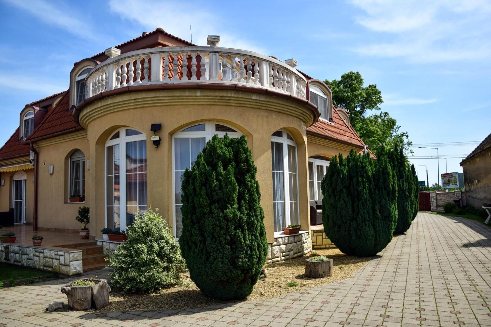 Ambrozia Guesthouse Нагиканиша Екстериор снимка