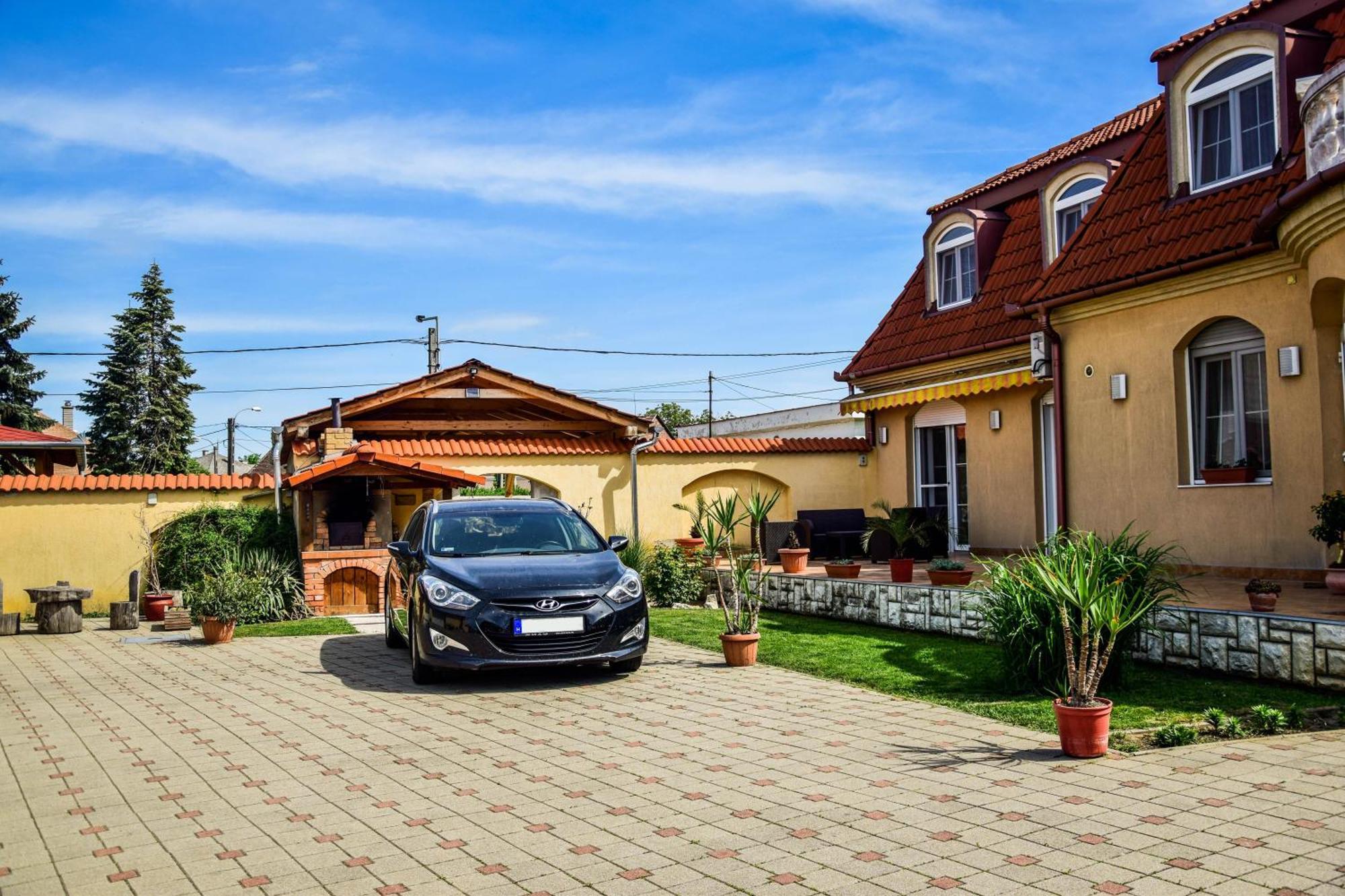 Ambrozia Guesthouse Нагиканиша Екстериор снимка