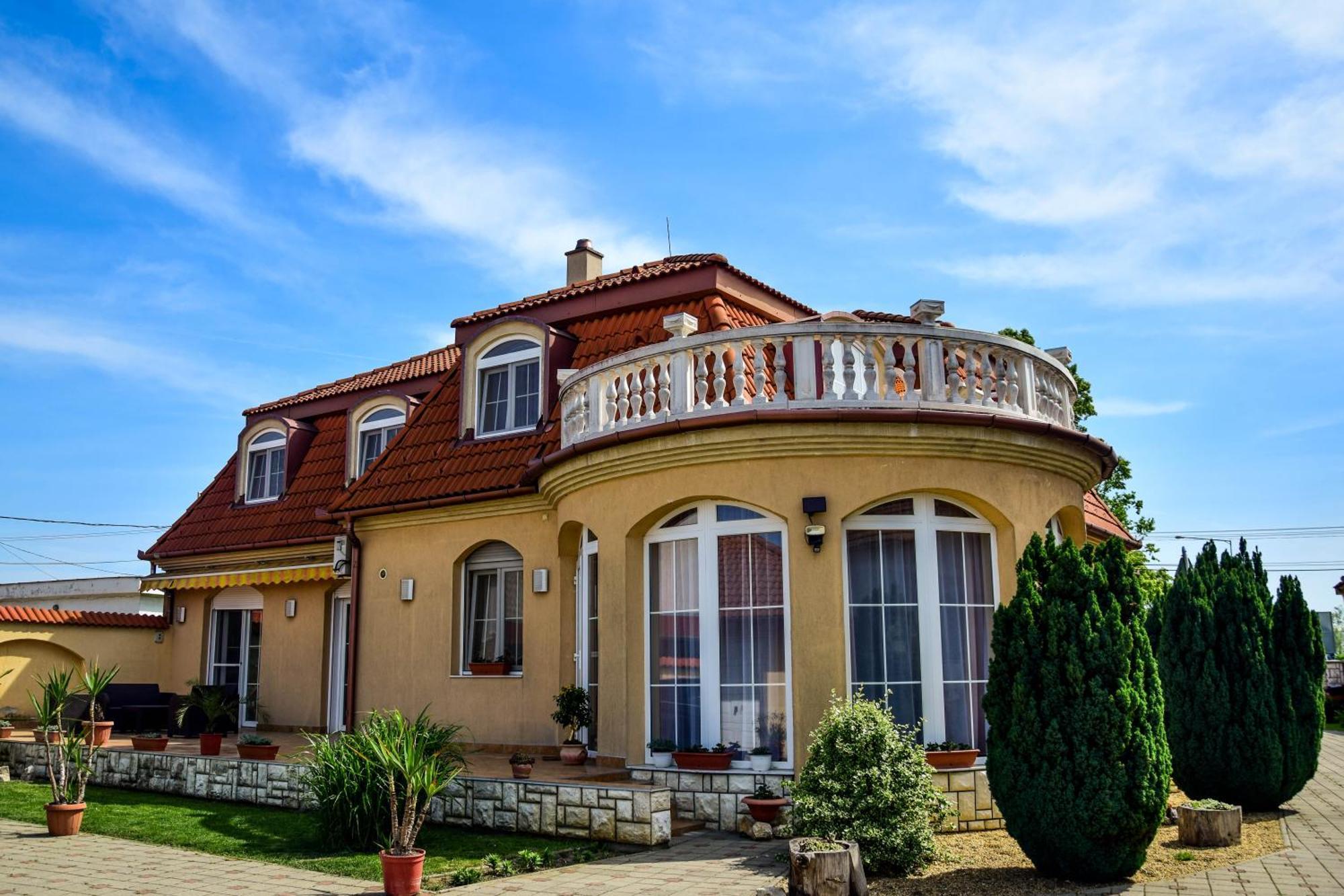 Ambrozia Guesthouse Нагиканиша Екстериор снимка