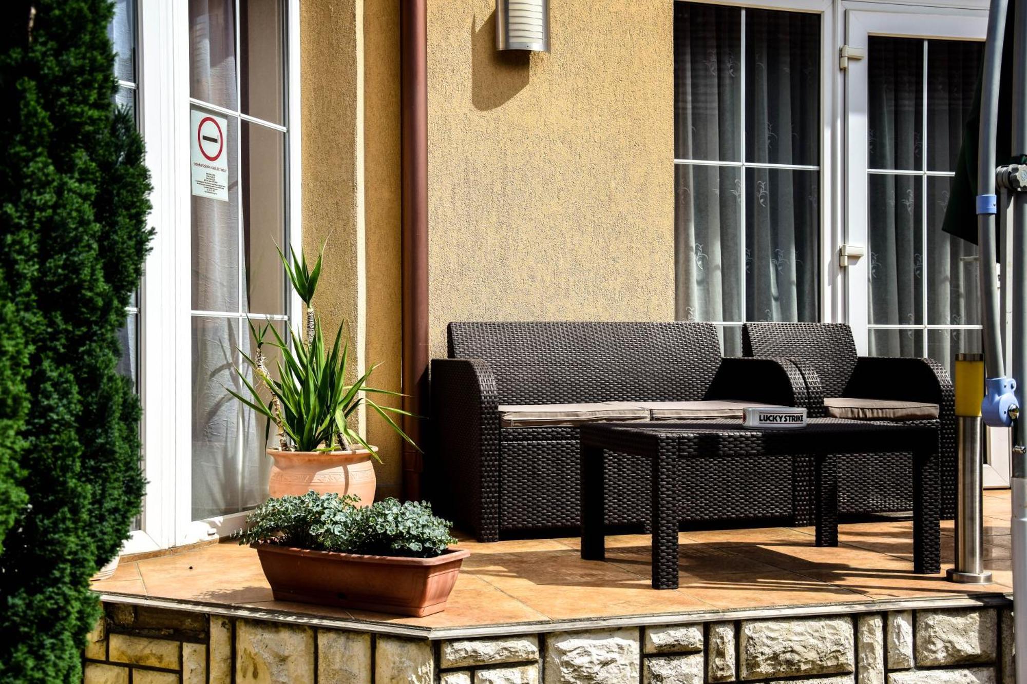 Ambrozia Guesthouse Нагиканиша Екстериор снимка