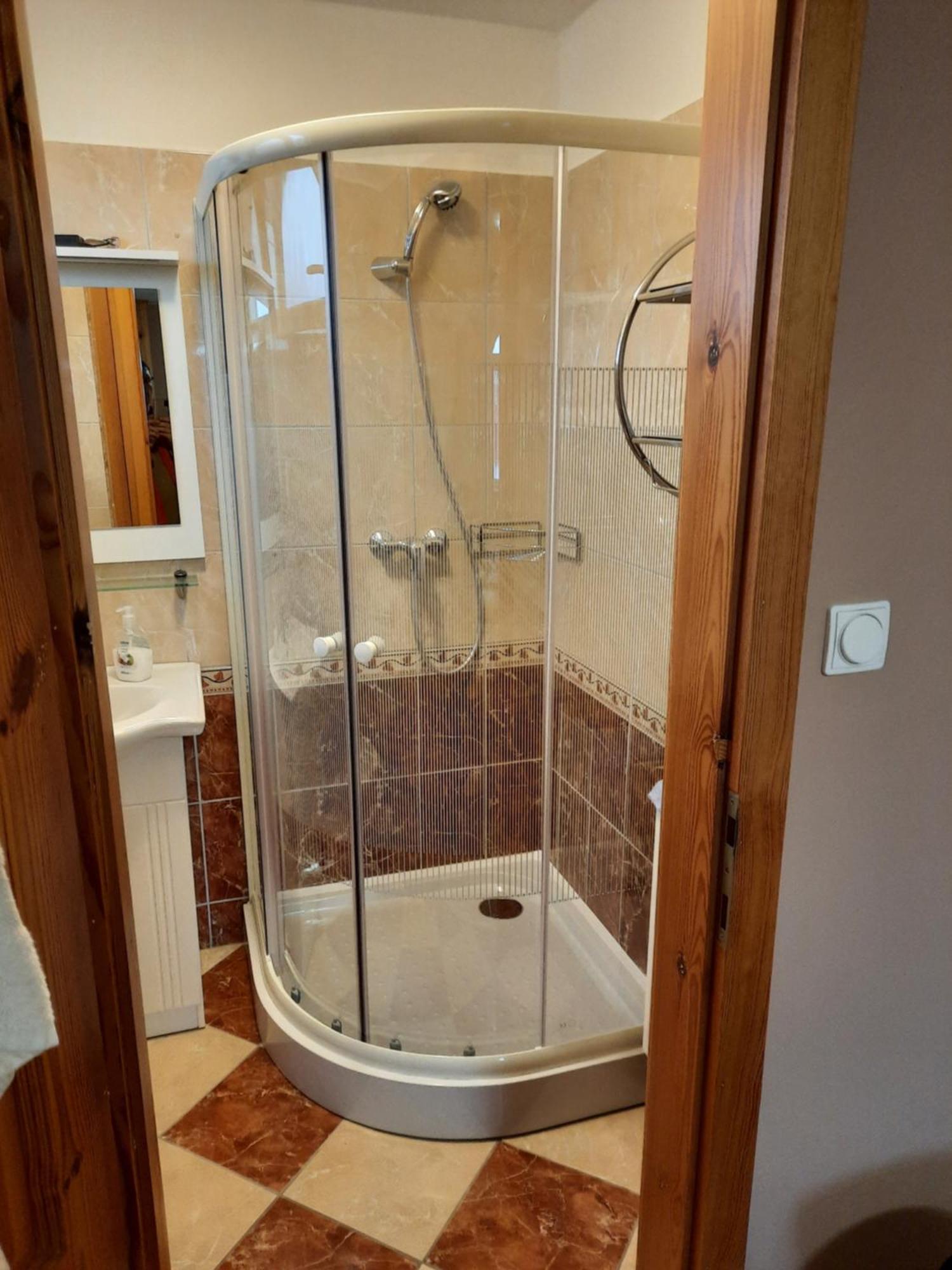Ambrozia Guesthouse Нагиканиша Екстериор снимка