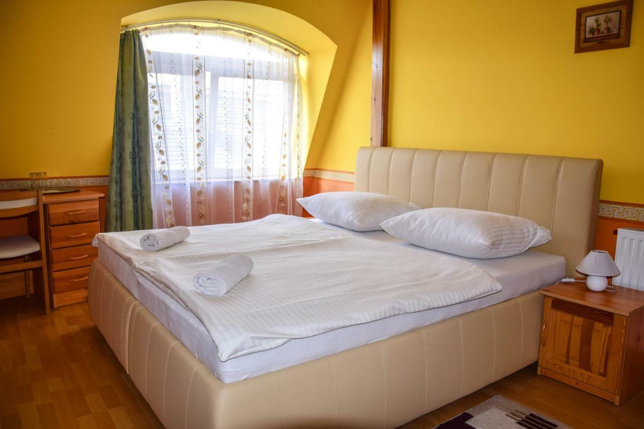 Ambrozia Guesthouse Нагиканиша Екстериор снимка
